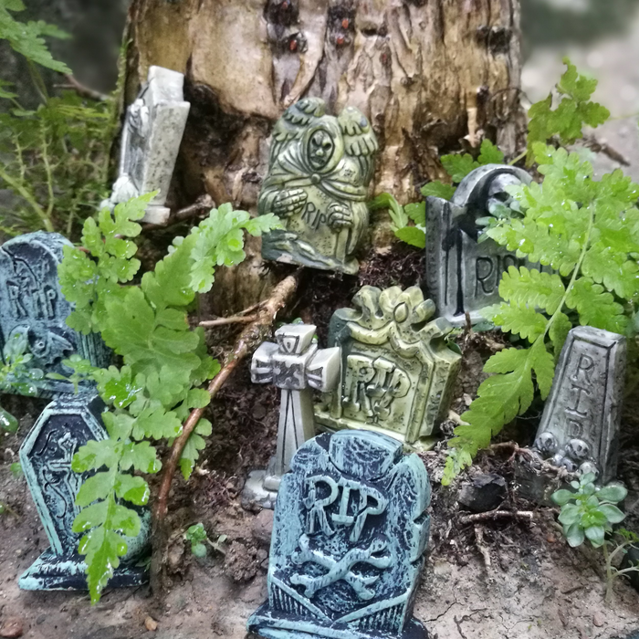 Miniature Tombstones 12-Piece Set
